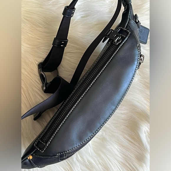 CL964 - Disney X Coach Warren Mini Belt Bag in Holiday Print - Picture 9 of 14